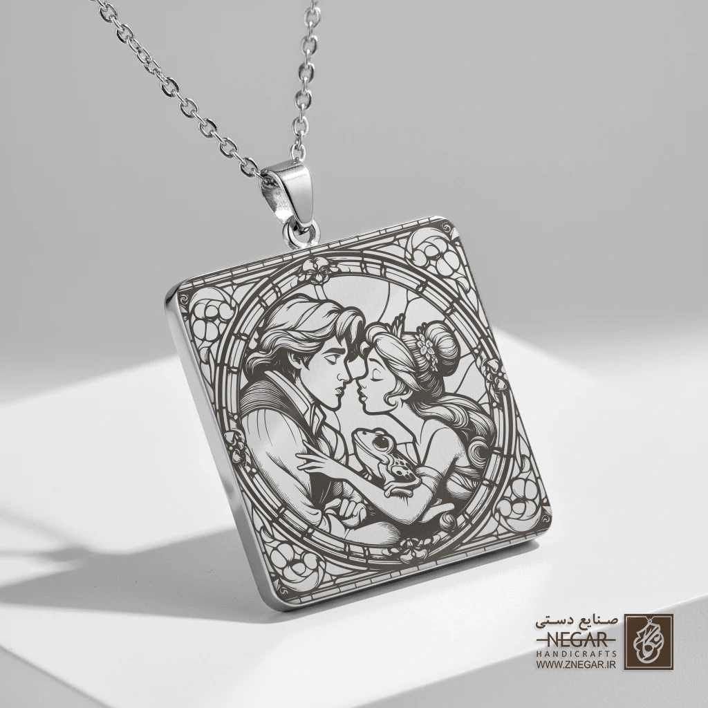 گردنبند طرح عاشقانه تیانا و شاهزاده در قاب دایره (حکاکی لیزری فایبر، مدل قاب مربع) کد 503563