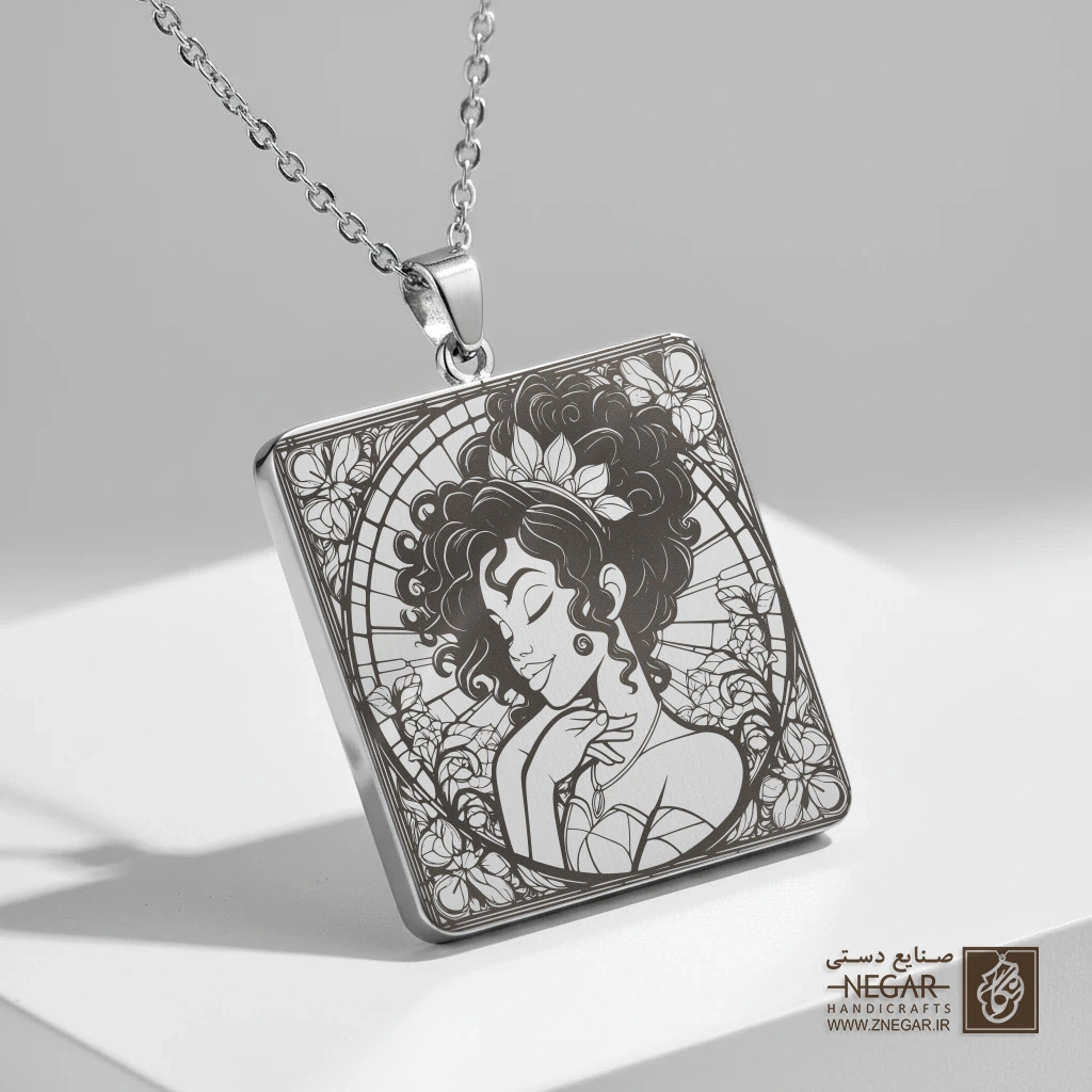گردنبند طرح نیم‌رخ پرنسس تیانا با قاب دایره‌ای (حکاکی لیزری فایبر، مدل قاب مربع) کد 503564