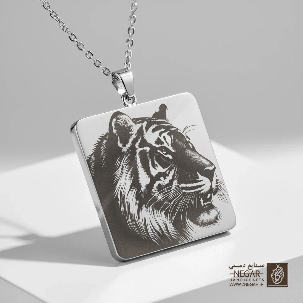 گردنبند طرح نیم‌رخ ببر (Tiger Profile) (حکاکی لیزری فایبر، مدل قاب مربع) کد 503572