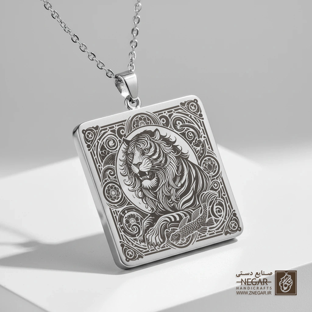 گردنبند طرح ببر در قاب دایره‌ای اسلیمی (حکاکی لیزری فایبر، مدل قاب مربع) کد 503577