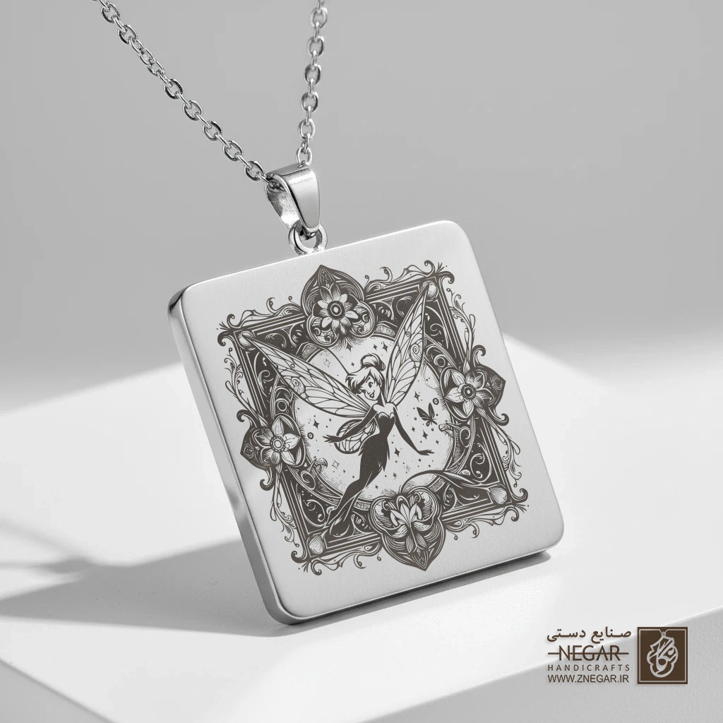 گردنبند طرح پرواز تینکربل در قاب مربعی (حکاکی لیزری فایبر، مدل قاب مربع) کد 503589