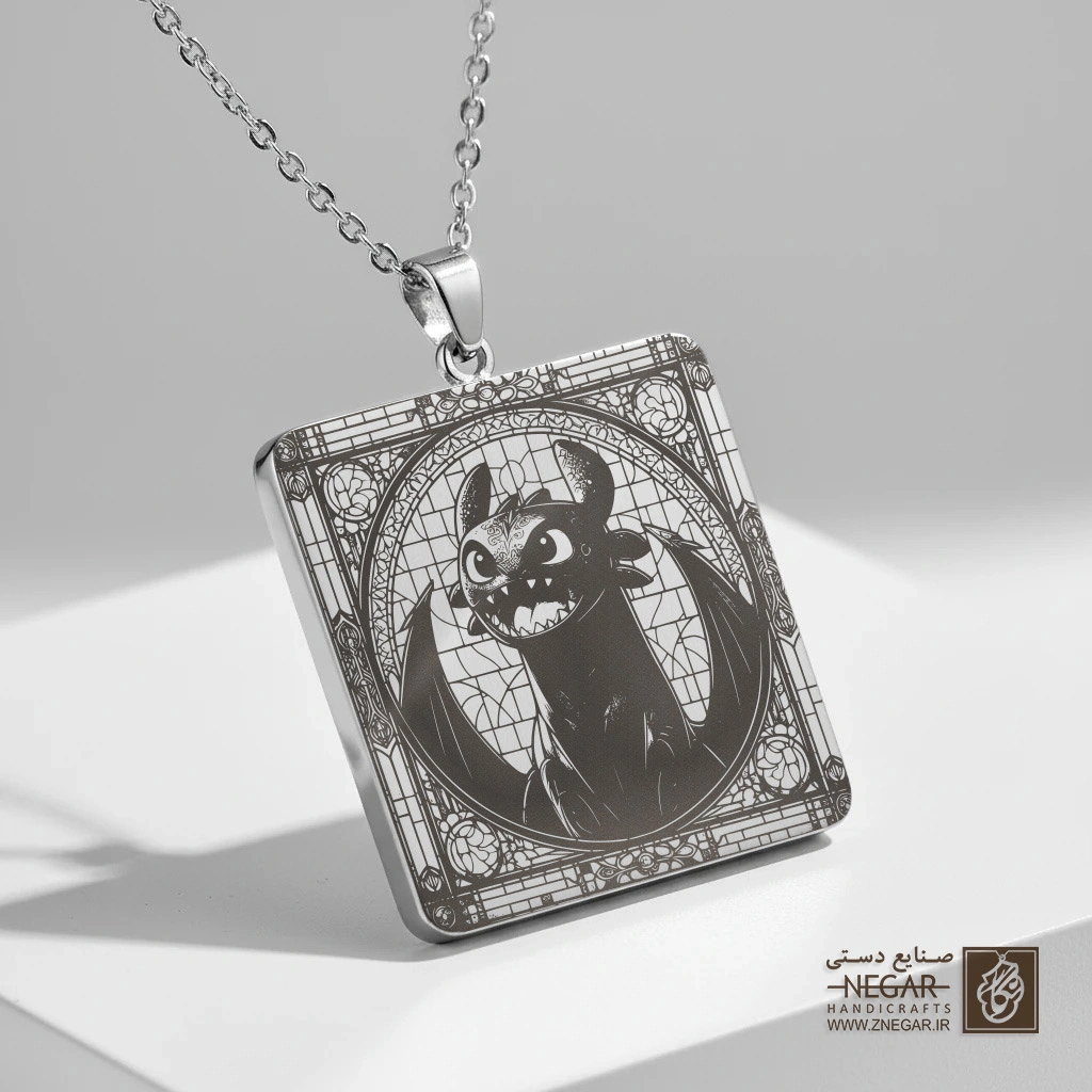 گردنبند طرح بی‌دندان پنجره گوتیک (حکاکی لیزری فایبر، مدل قاب مربع) کد 503607