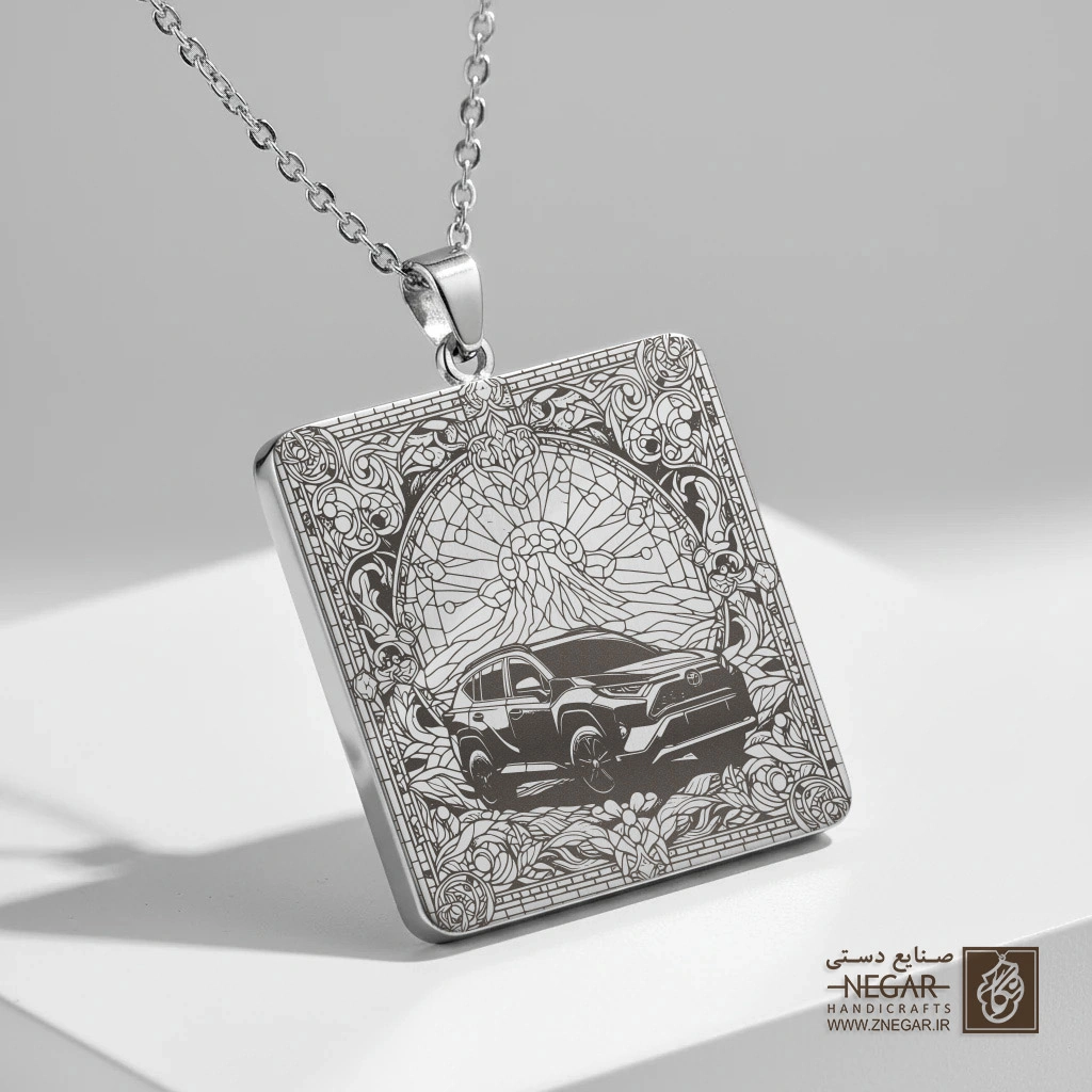 گردنبند طرح خودرو تویوتا راوفور (RAV) در طبیعت (حکاکی لیزری فایبر، مدل قاب مربع) کد 503616