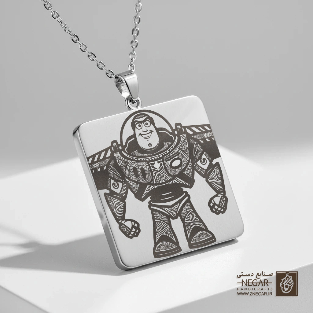 گردنبند طرح باز لایتیر (Buzz Lightyear) (حکاکی لیزری فایبر، مدل قاب مربع) کد 503619