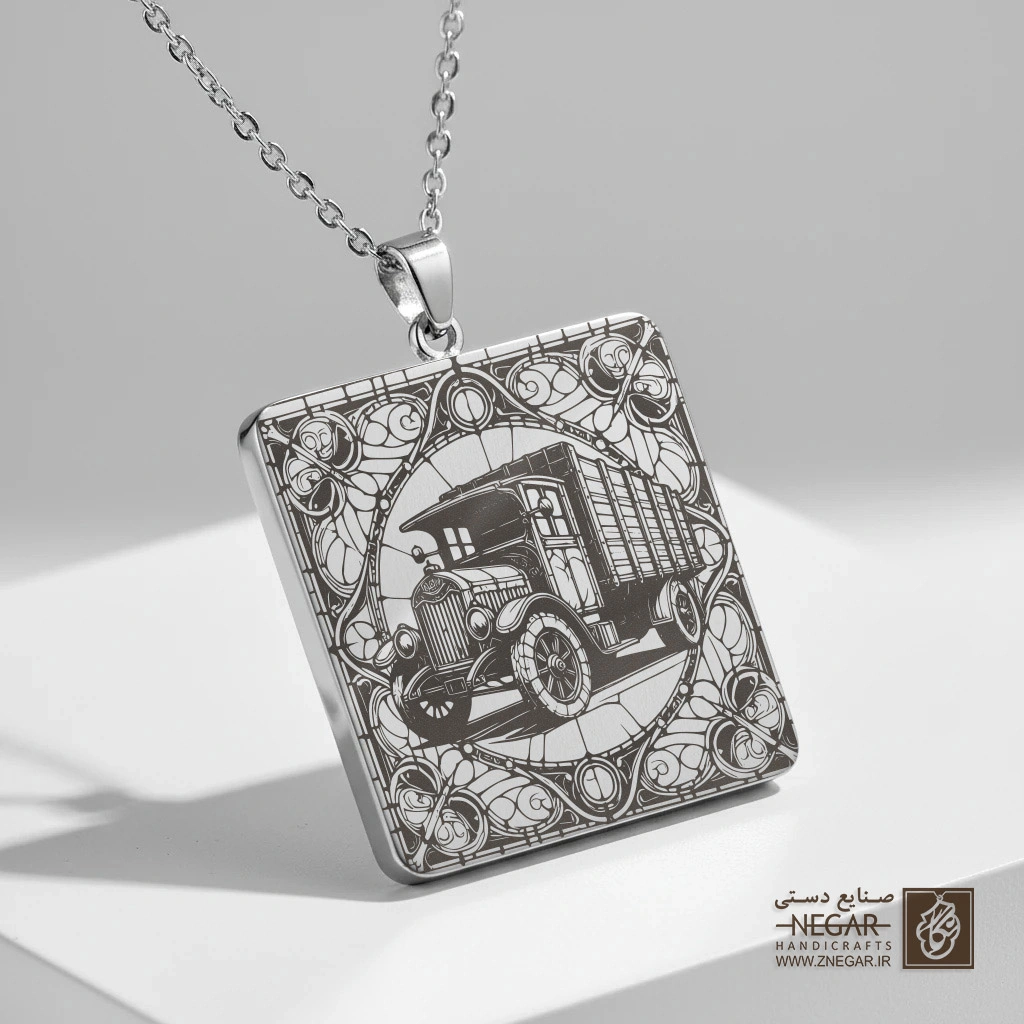 گردنبند طرح کامیون قدیمی در قاب دایره (حکاکی لیزری فایبر، مدل قاب مربع) کد 503663