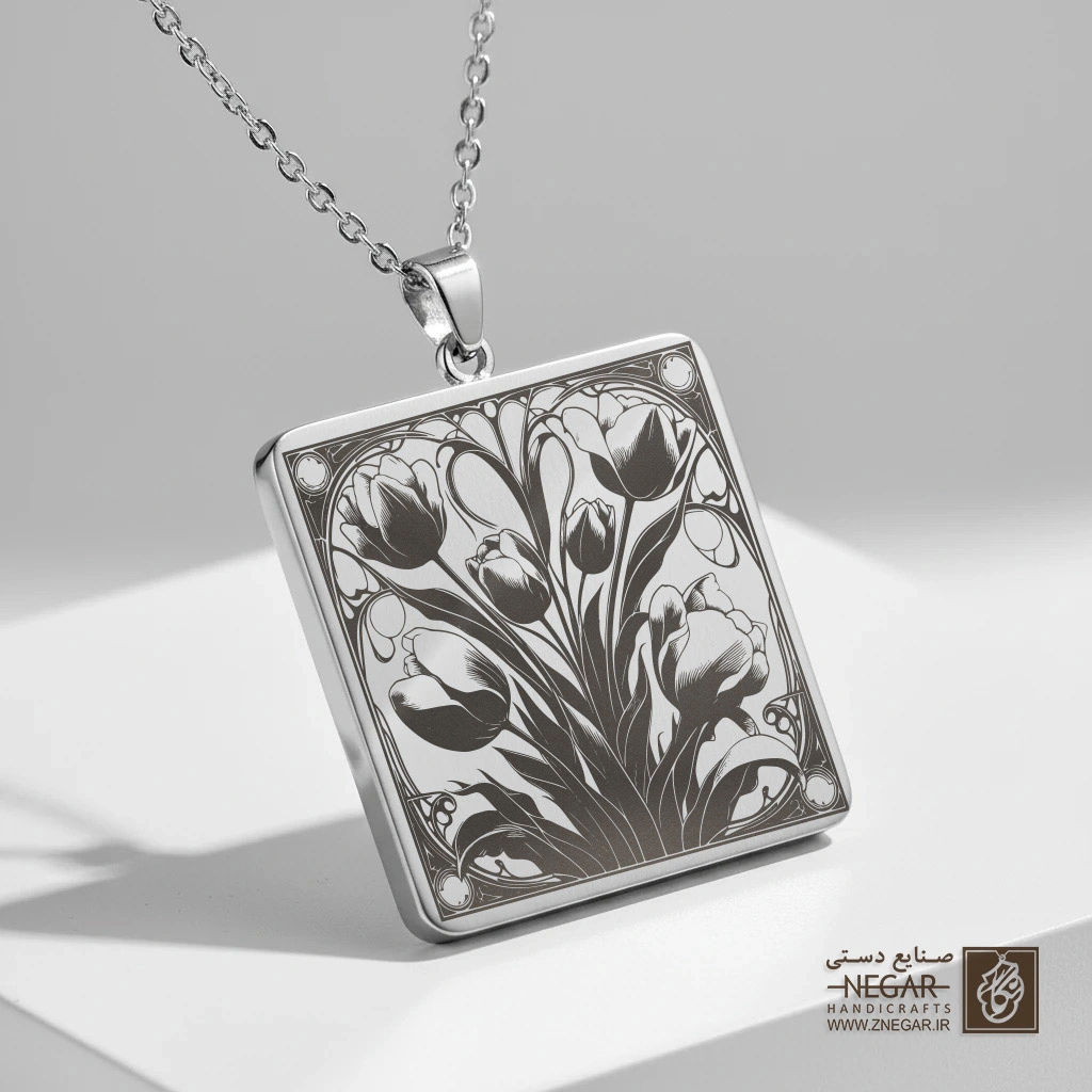گردنبند طرح دسته‌ی گل لاله در قاب مربعی (حکاکی لیزری فایبر، مدل قاب مربع) کد 503671