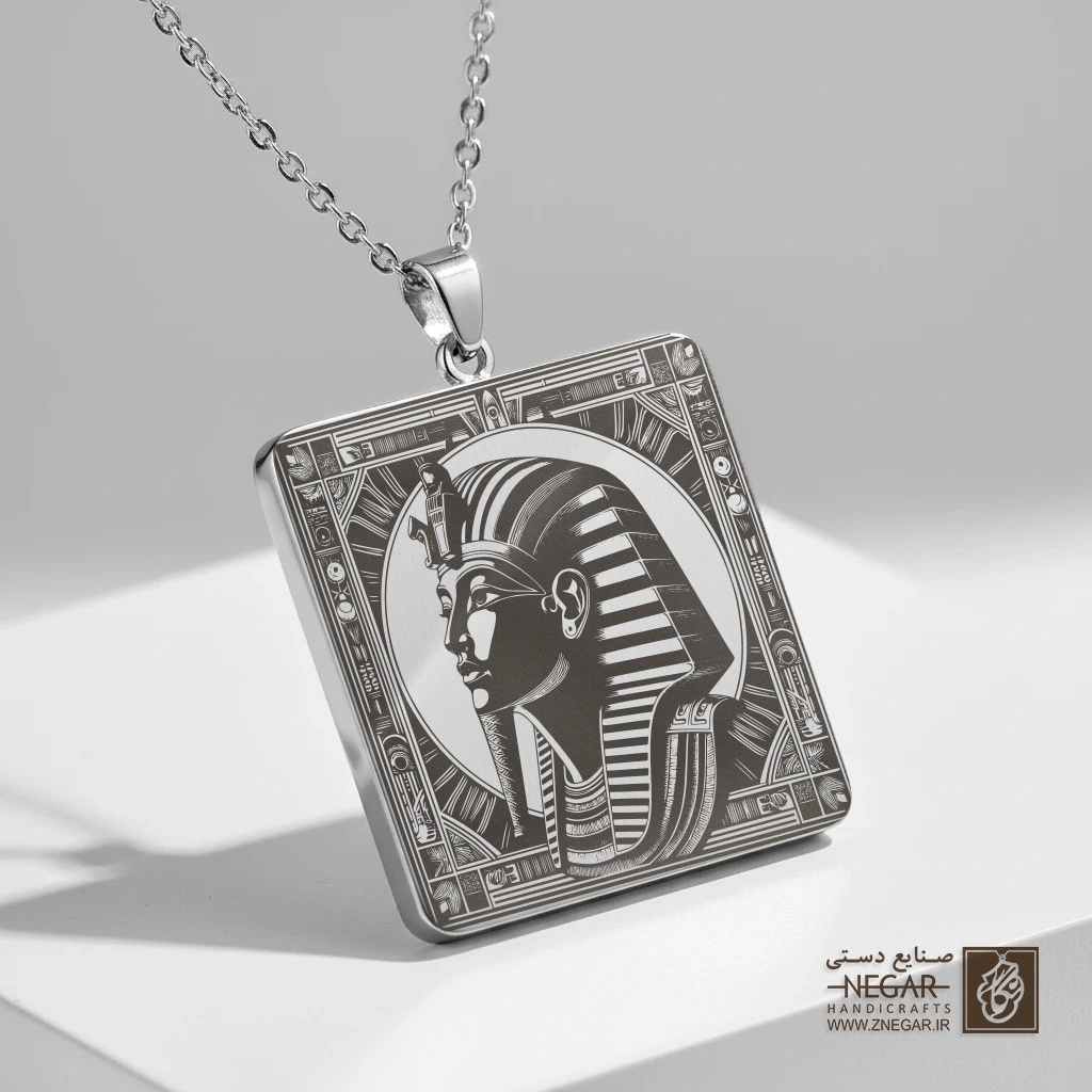 گردنبند طرح نیم‌رخ توت‌عنخ‌آمون (Tutankhamun) (حکاکی لیزری فایبر، مدل قاب مربع) کد 503685
