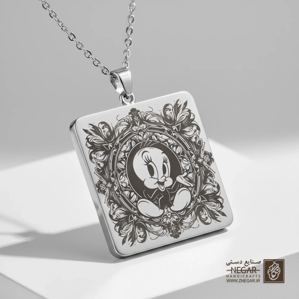 گردنبند طرح مینیمال توئیتی با قاب گل‌دار (حکاکی لیزری فایبر، مدل قاب مربع) کد 503717