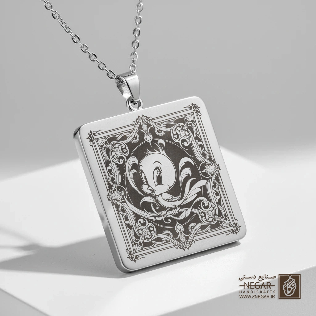 گردنبند طرح توئیتی در حال پرواز با قاب گل (حکاکی لیزری فایبر، مدل قاب مربع) کد 503723