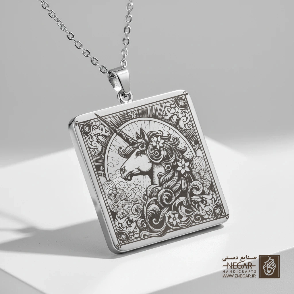 گردنبند طرح تک‌شاخ در میان ابر و ستاره (حکاکی لیزری فایبر، مدل قاب مربع) کد 503730