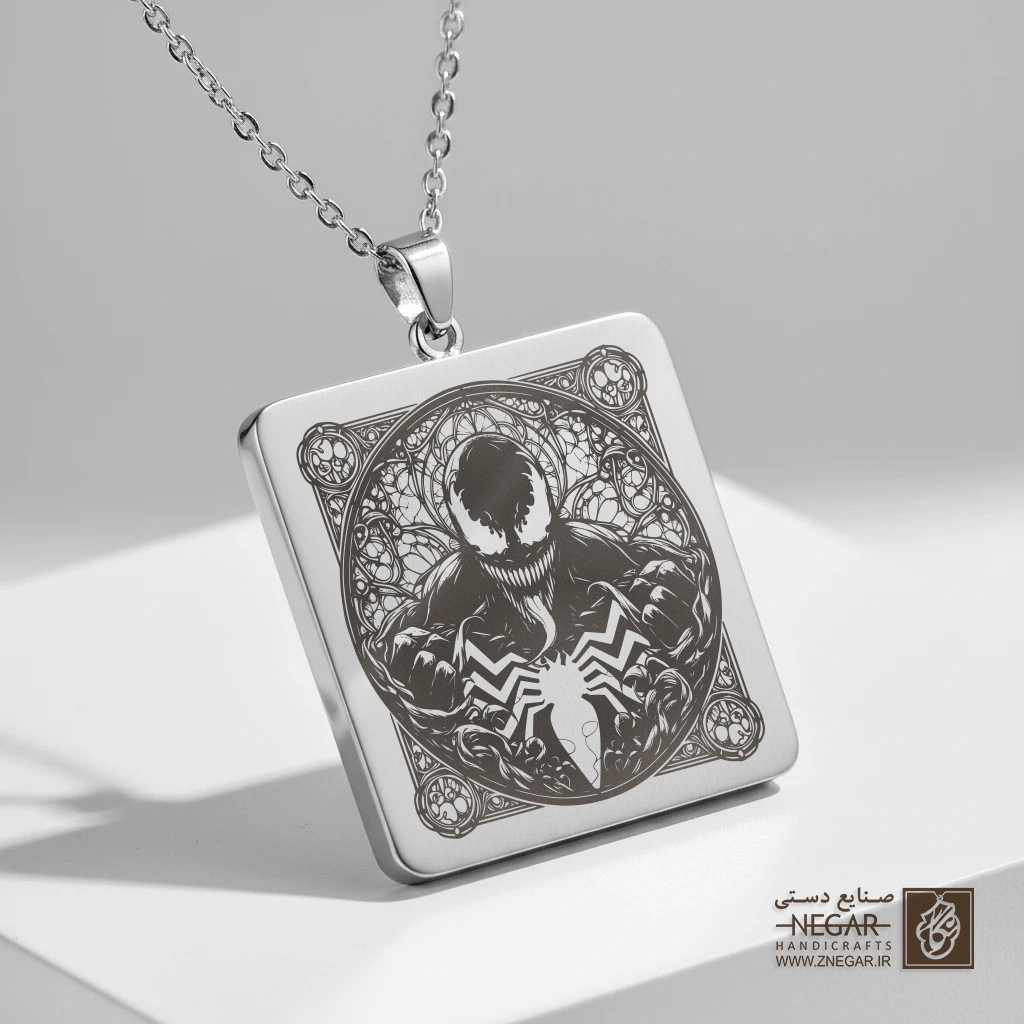 گردنبند طرح ونوم (Venom) با قاب دایره‌ای (حکاکی لیزری فایبر، مدل قاب مربع) کد 503752
