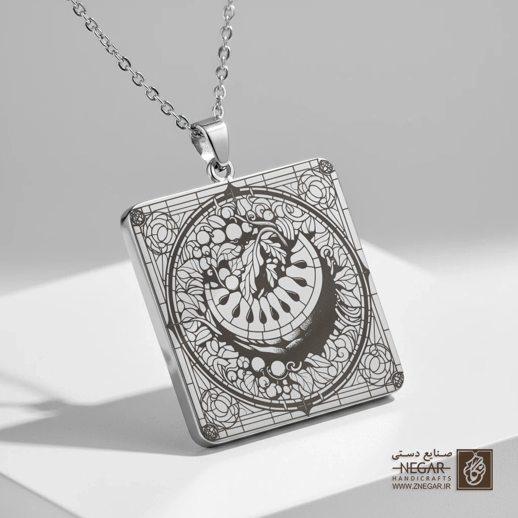 گردنبند طرح قاچ هندوانه با قاب دکوراتیو (حکاکی لیزری فایبر، مدل قاب مربع) کد 503800