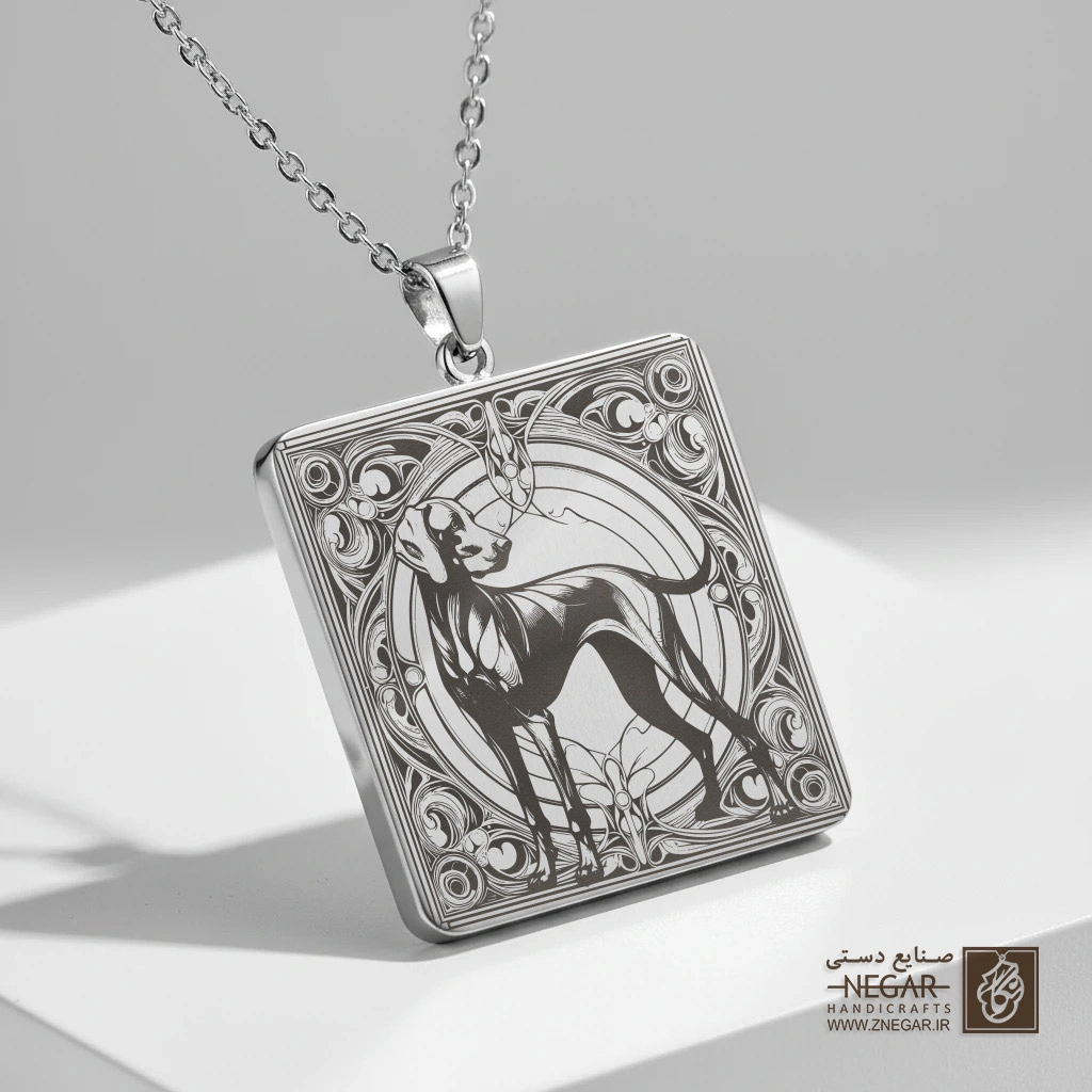 گردنبند طرح سگ وایمارانر ایستاده در قاب (حکاکی لیزری فایبر، مدل قاب مربع) کد 503806
