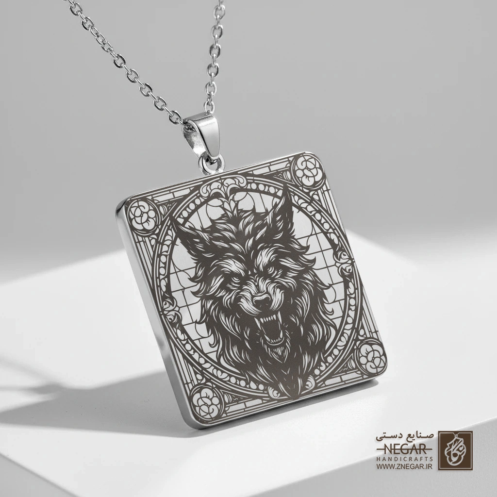 گردنبند طرح چهره گرگینه در قاب مربعی (حکاکی لیزری فایبر، مدل قاب مربع) کد 503809
