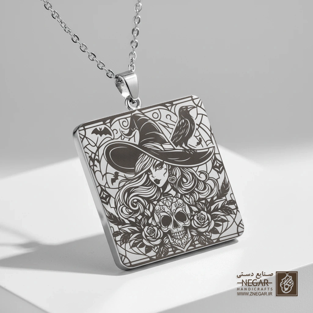گردنبند طرح جادوگر و نشان کلاغ (حکاکی لیزری فایبر، مدل قاب مربع) کد 503857
