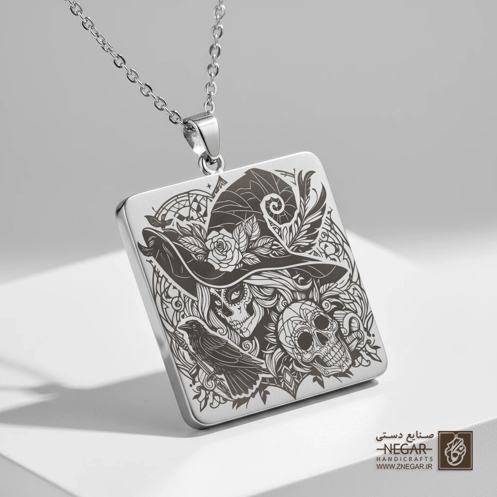 گردنبند طرح جادوگر و جمجمه اسلیمی (حکاکی لیزری فایبر، مدل قاب مربع) کد 503859