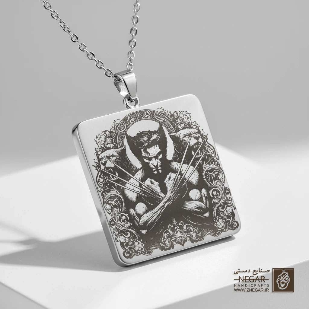 گردنبند طرح لوگوی ولورین و فیگور اکشن (حکاکی لیزری فایبر، مدل قاب مربع) کد 503891
