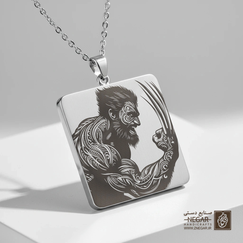 گردنبند طرح نیم‌رخ ولورین با چنگال (حکاکی لیزری فایبر، مدل قاب مربع) کد 503895