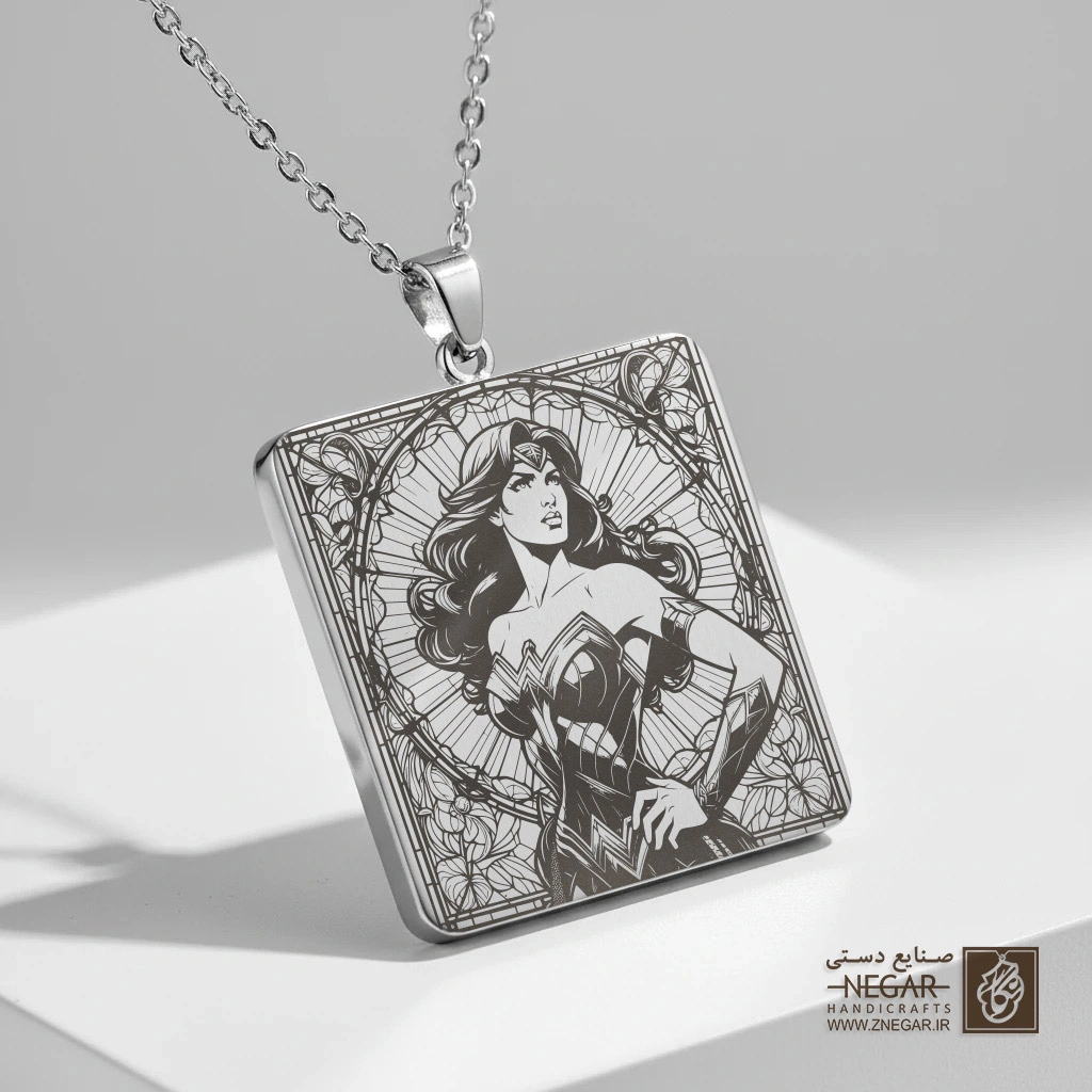 گردنبند طرح واندر وومن (Wonder Woman) (حکاکی لیزری فایبر، مدل قاب مربع) کد 503913