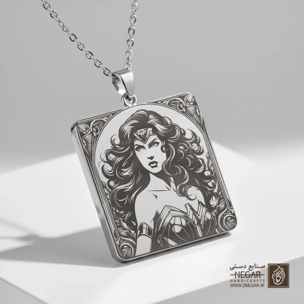 گردنبند طرح پرتره واندر وومن (حکاکی لیزری فایبر، مدل قاب مربع) کد 503916