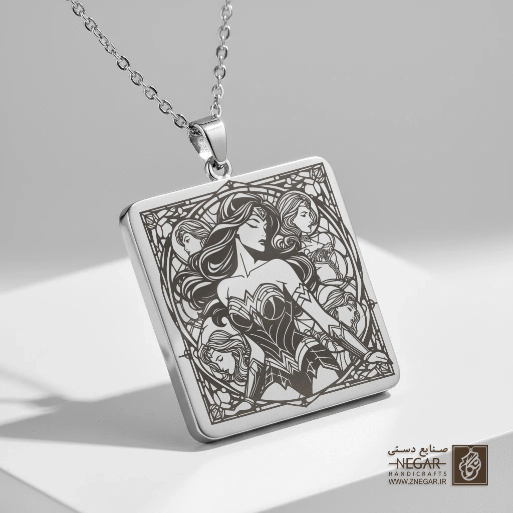 گردنبند طرح واندر وومن رزمی (حکاکی لیزری فایبر، مدل قاب مربع) کد 503920