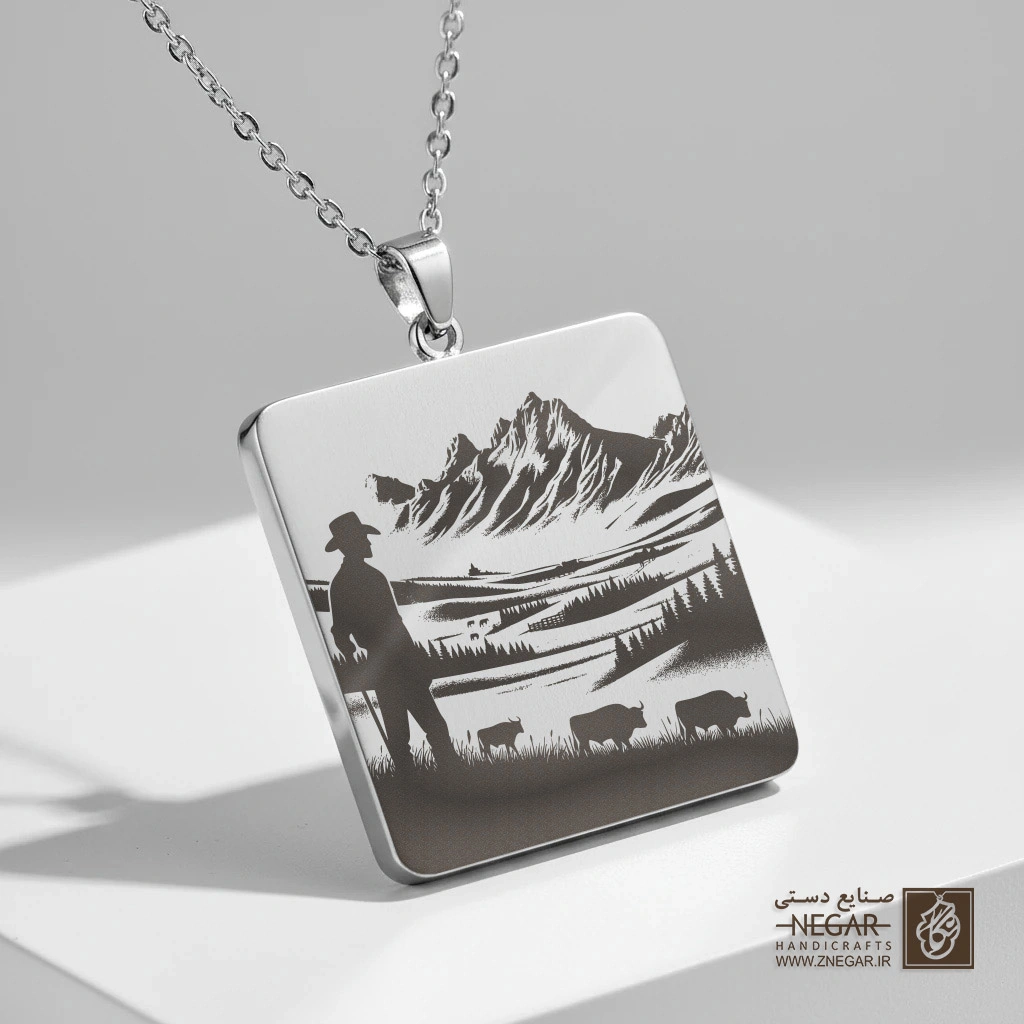 گردنبند طرح گاوچران و کوهستان یلوستون (حکاکی لیزری فایبر، مدل قاب مربع) کد 503929