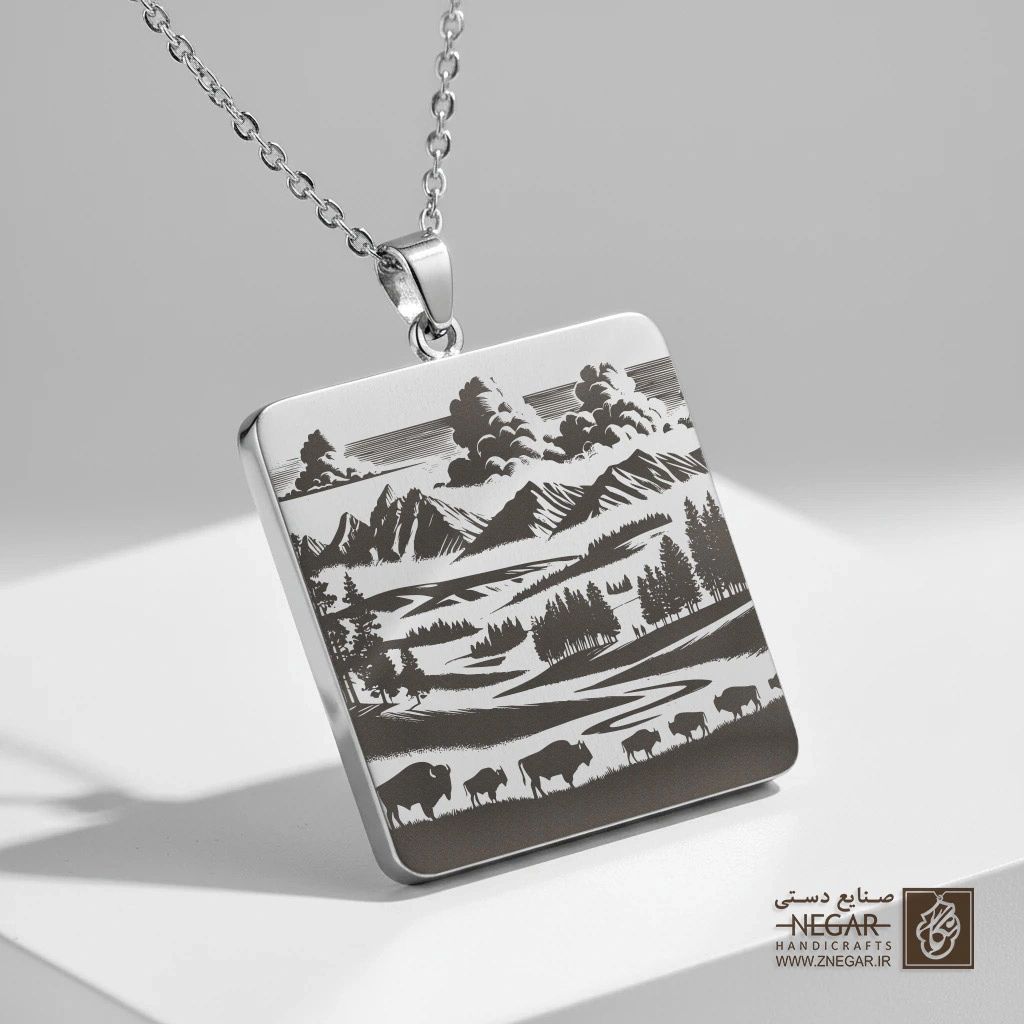گردنبند طرح کوهستان و جاده یلوستون (حکاکی لیزری فایبر، مدل قاب مربع) کد 503943