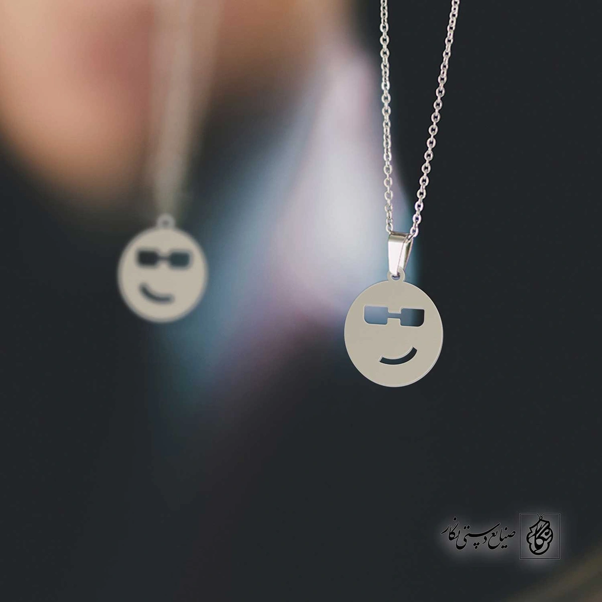 پلاک ایموجی عینک دودی کد 40550