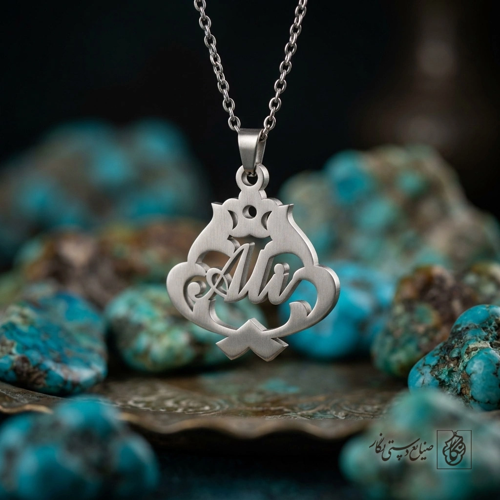 گردنبند اسم Ali لاتین داخل کادر توری کد 7423