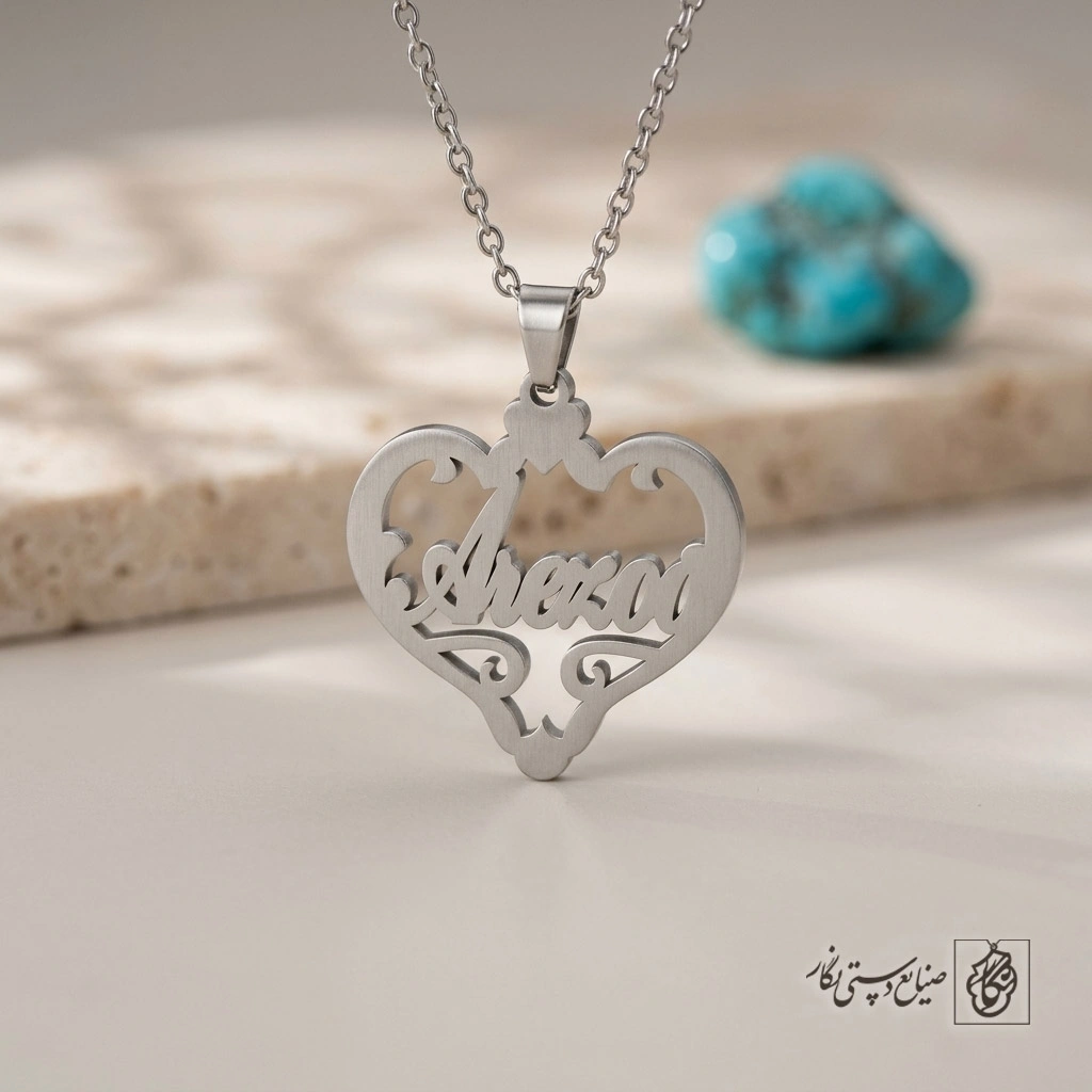 گردنبند اسم Arezoo لاتین داخل کادر کد 7813