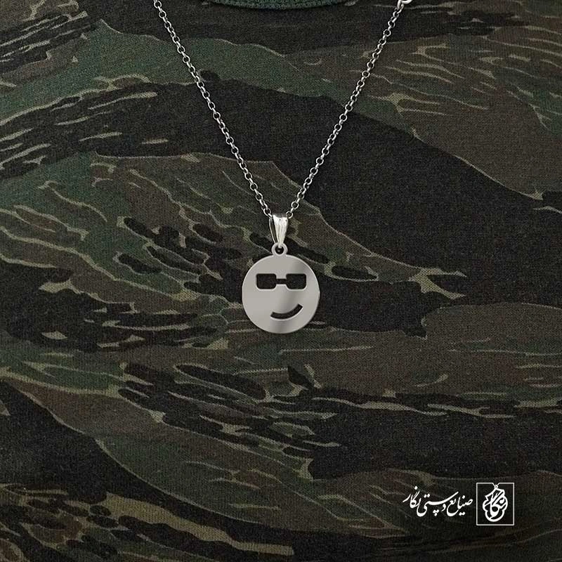 ایموجی عینک
