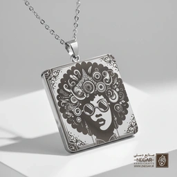 گردنبند طرح زن آفرو استیم‌پانک  (حکاکی لیزری فایبر، مدل قاب مربع) کد 500049