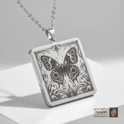 گردنبند طرح پروانه سبک سیاه‌قلم (حکاکی لیزری فایبر، مدل قاب مربع) کد 500464