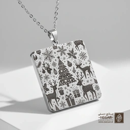 گردنبند طرح کاج کریسمس و ستاره‌ها (حکاکی لیزری فایبر، مدل قاب مربع) کد 500649