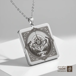 گردنبند طرح قطب‌نمای کلاسیک (وینتیج) (حکاکی لیزری فایبر، مدل قاب مربع) کد 500724