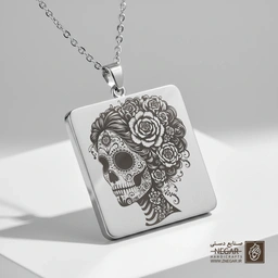 گردنبند طرح اسکلت و تاج گل (حکاکی لیزری فایبر، مدل قاب مربع) کد 500881