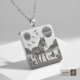 گردنبند طرح الاغ در منظره طبیعت (حکاکی لیزری فایبر، مدل قاب مربع) کد 501002