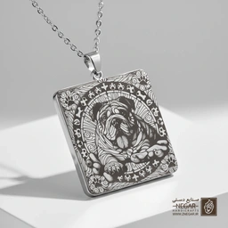گردنبند طرح بولداگ نشسته کلاسیک (حکاکی لیزری فایبر، مدل قاب مربع) کد 501090