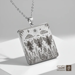 گردنبند طرح سه پری و منظره طبیعت (حکاکی لیزری فایبر، مدل قاب مربع) کد 501216