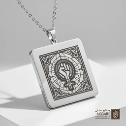 گردنبند طرح مشت گره کرده (نماد قدرت) (حکاکی لیزری فایبر، مدل قاب مربع) کد 501252