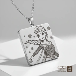 گردنبند طرح السا در حال پرتاب برف (حکاکی لیزری فایبر، مدل قاب مربع) کد 501334