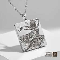 گردنبند طرح السا در حال حرکت (حکاکی لیزری فایبر، مدل قاب مربع) کد 501361