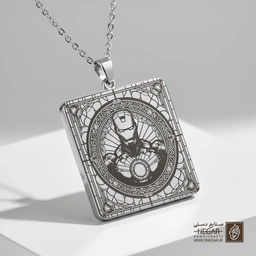 گردنبند طرح چهره آیرون من در قاب (حکاکی لیزری فایبر، مدل قاب مربع) کد 501962
