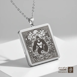 گردنبند طرح گوریل در طبیعت (حکاکی لیزری فایبر، مدل قاب مربع) کد 502052