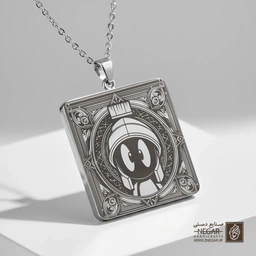 گردنبند طرح چهره مروین مریخی (Marvin) (حکاکی لیزری فایبر، مدل قاب مربع) کد 502225