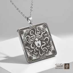 گردنبند طرح سر مدوسا در قاب کلاسیک (حکاکی لیزری فایبر، مدل قاب مربع) کد 502234