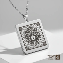 گردنبند طرح مدوسا با قاب شطرنجی (حکاکی لیزری فایبر، مدل قاب مربع) کد 502235