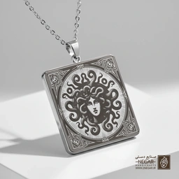 گردنبند طرح مدوسا در قاب اسلیمی (حکاکی لیزری فایبر، مدل قاب مربع) کد 502240