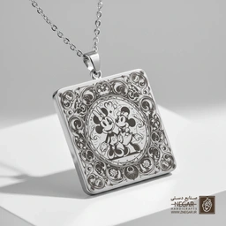 گردنبند طرح میکی و مینی موس ایستاده (حکاکی لیزری فایبر، مدل قاب مربع) کد 502271