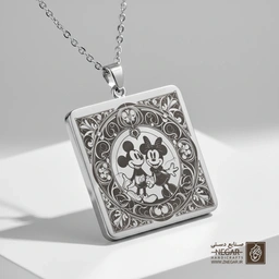 گردنبند طرح میکی و مینی در دایره اسلیمی (حکاکی لیزری فایبر، مدل قاب مربع) کد 502283